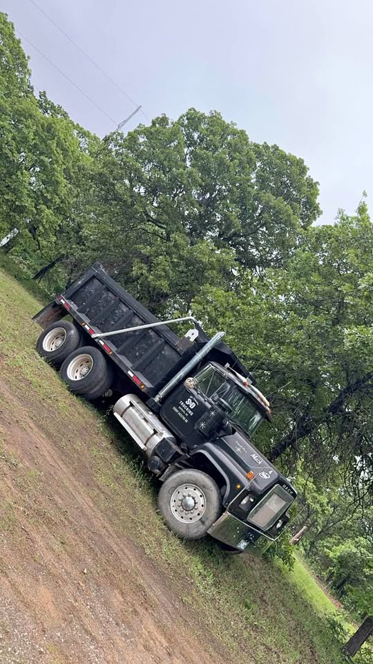 1985 Mack Single Axle Dump Truck $25,000 (Barnsdall, OK)