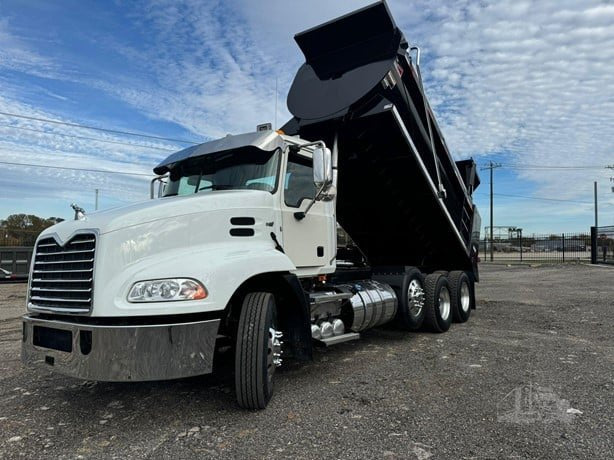 2016 Mack Pinnacle CXU613 Triaxle Dump truck $79,900 (Fort Worth, TX)