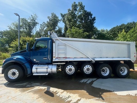 2019 Kenworth T880 Quad Axle Dump Truck $134,950 (Belton, MO)