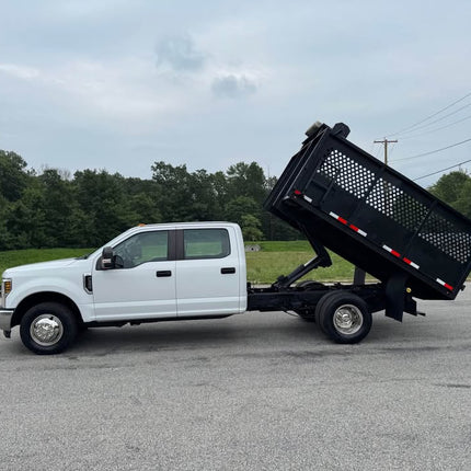 2018 Ford F350 Single Axle Dump Truck $35,500 (Abington, MA)