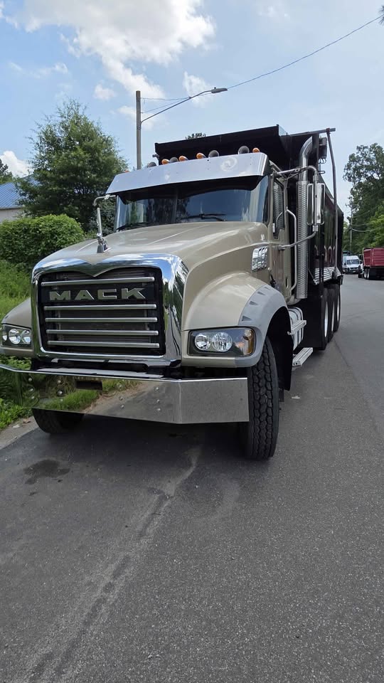 2018 Mack Granite Triaxle Dump Truck $99,000 (Springfield, VA)