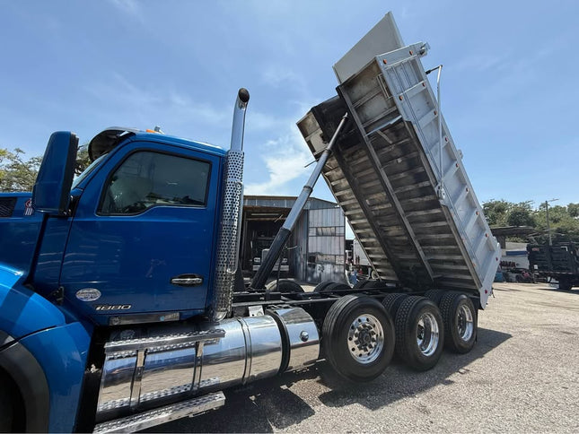 2016 Kenworth T880 Tri Axle Dump Truck $99,999 (Tampa, FL)