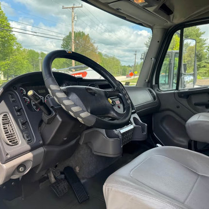2011 Freightliner M2 Single Axle Dump Truck $38,500 (Kingston, NH)