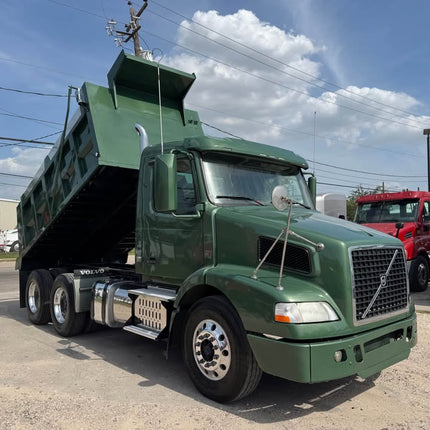2014 Volvo VNM Tandem Axle $39,500 (Houston, TX)