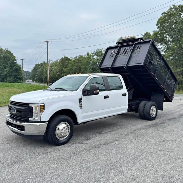 2018 Ford F350 Single Axle Dump Truck $35,500 (Abington, MA)