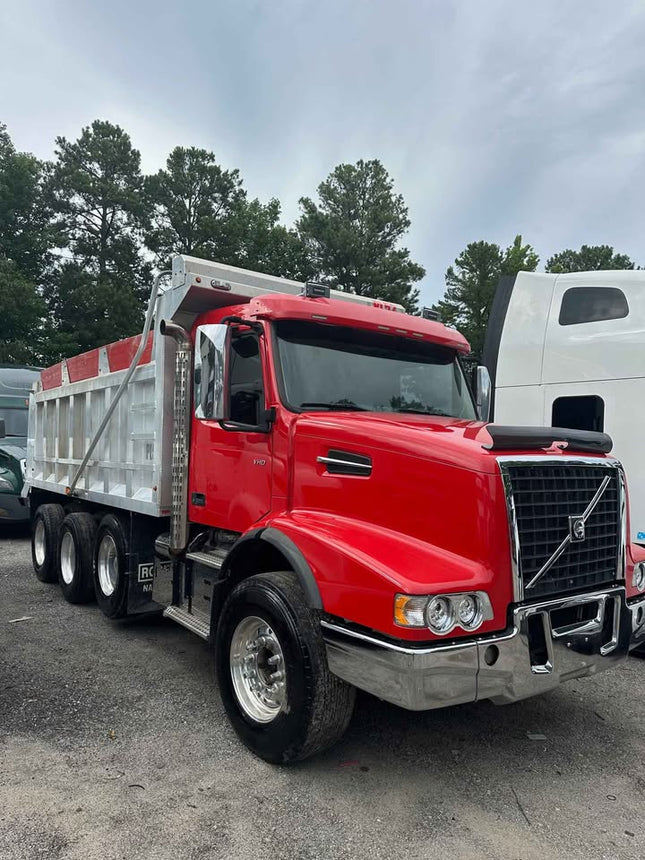 2020 Volvo Tri Axle Dump Truck $115,000 (Atlanta, GA)