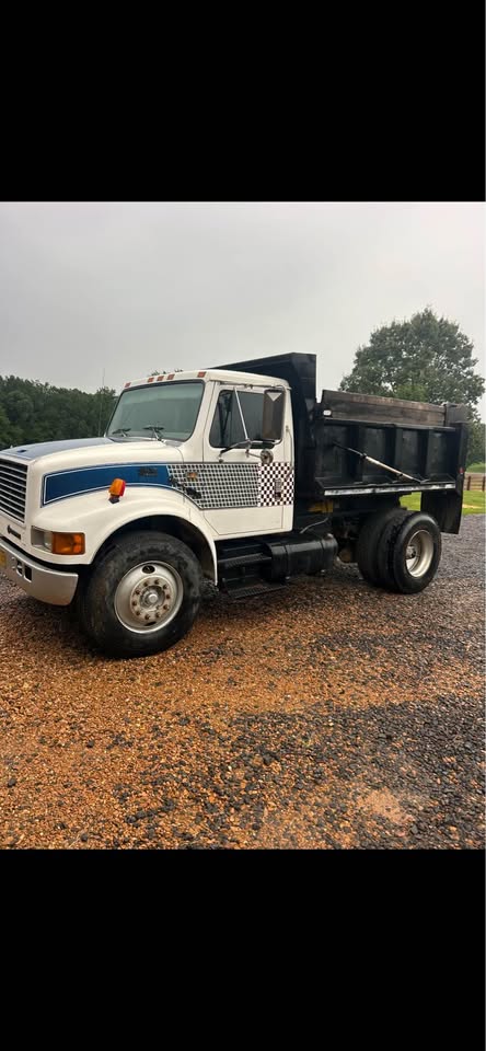 2000 International Single Axle Dump Truck $18,000 (Philadelphia, MS)