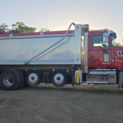 2018 Mack Granite Gu713 Quad Axle Dump Truck $98,000 (Springfield, VA)