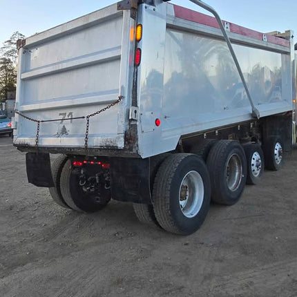 2018 Mack Granite Gu713 Quad Axle Dump Truck $98,000 (Springfield, VA)
