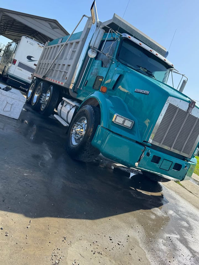 2004 Kenworth T800 Tri Axle Dump Truck $90,000 (Violet, LA)