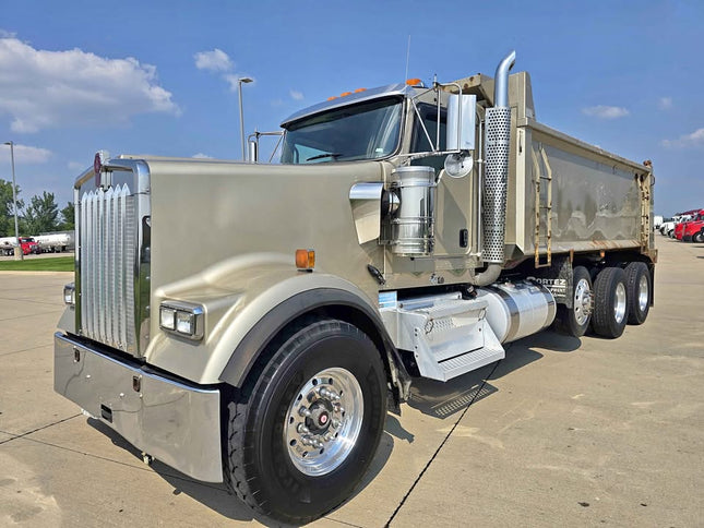2011 Kenworth W900L Triaxle Dump Truck $99,000 (Mt Juliet, TN)
