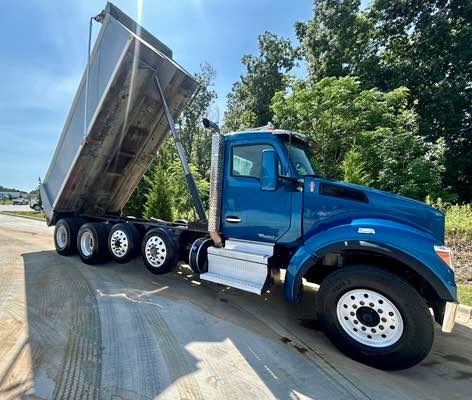 2020 Kenworth T880 Quad Axle Dump Truck $124,950 (Fort Mill, SC)